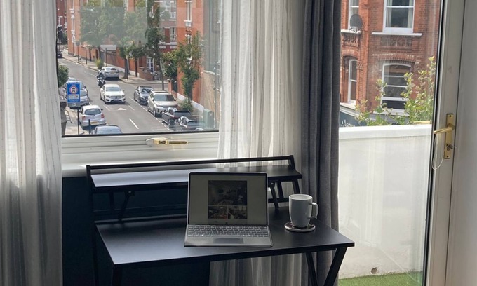 Sands End Apartment | Modern Flat in Vibrant London SW6 - Book Your Stay Today