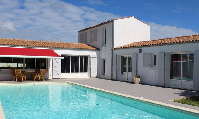 La Bree-les-Bains House | Contemporary house with heated pool on Oléron Island