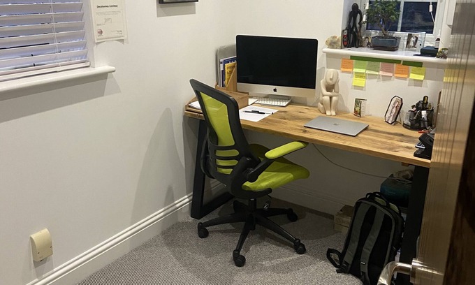 Fleet House | Contemporary house Business Only close to Golf & Farnham/EV electric charger
