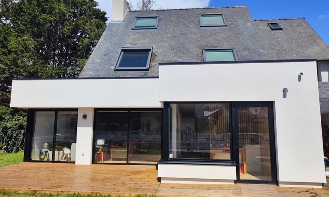 Larmor-Plage House | Beachside Haven: Guest Rated 10/10, Family & Pet Friendly