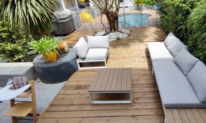 Bruges House | Contemporary house with swimming pool located 15 minutes from the city center of Bordeaux