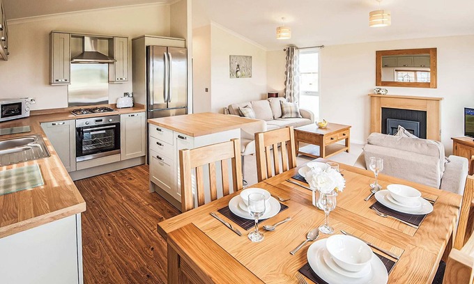 Tunstall Ski Chalet | Modern Lodge with Family-Friendly Amenities and Breakfast