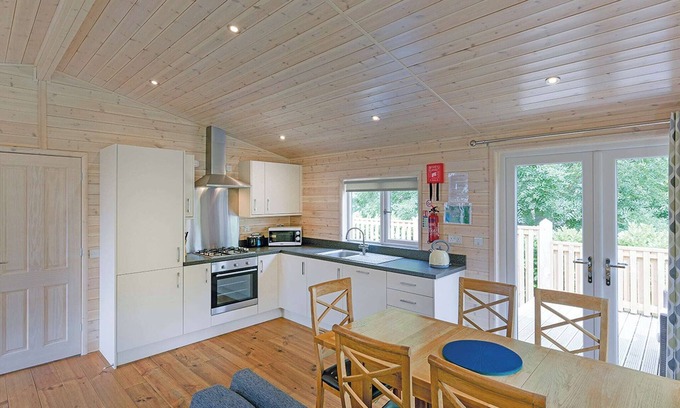 Saddleworth Ski Chalet | Contemporary lodge with one master double with flatscreen TV and en suite shower/W.