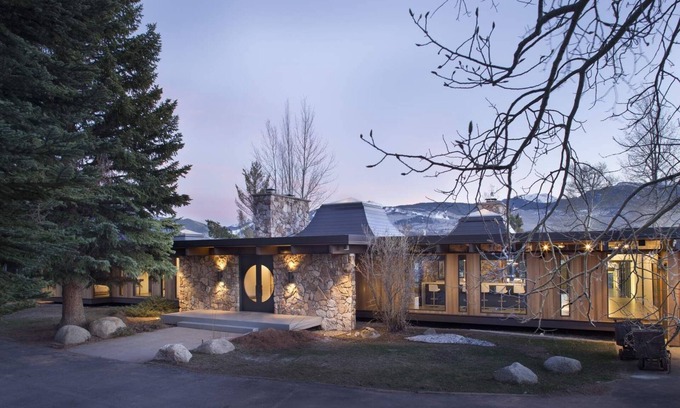 Woody Creek House | Modern McLain Flats Estate with Spa and Family Amenities