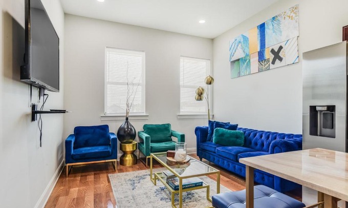 Hoffman Triangle Apartment | Urban Retreat in the Heart of the City - Child Friendly!