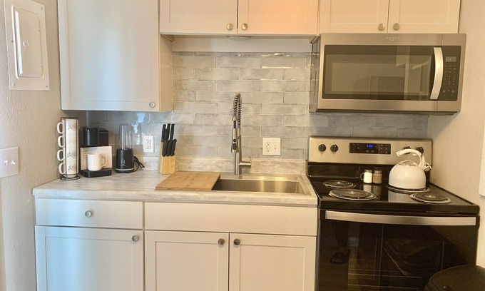 Kokomo Condo | Modern One Bedroom Condo with Pool and Spa Amenities