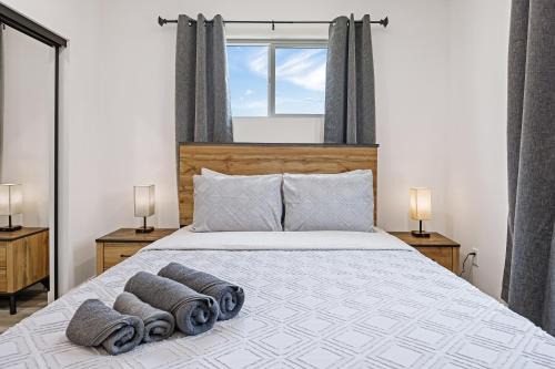 Wilshire House | Contemporary Retreat Hollywood & Dtla