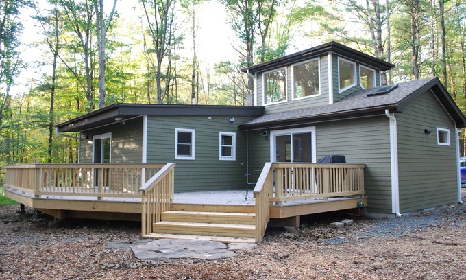 Woodstock Cabin | Cozy Secluded Cabin in Woodstock with Hot Tub & Fireplace
