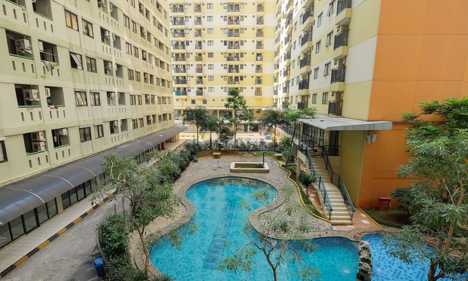 Kebagusan Apartment | Stylish Studio Apartment with Pool at Kebagusan City