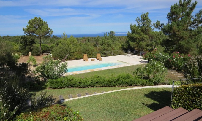 Meco House | Modern Villa with Pool and Views Near Lisbon, Guest Rated 10/10