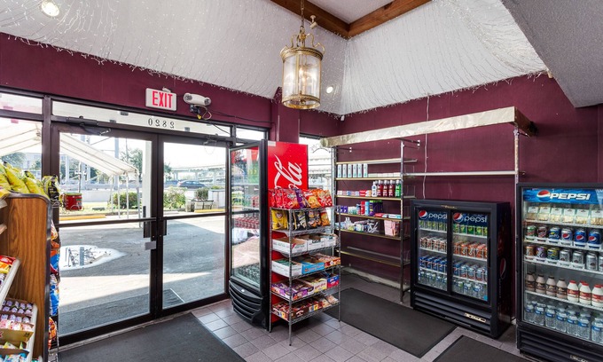 Kenner - Louis Armstrong International Airport Hotel | Accessible Comfort at Contempra Inn with Breakfast & More