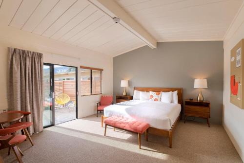 Carmel Valley Hotel | Pet-Friendly Contenta Inn with Ocean View & Pool Access