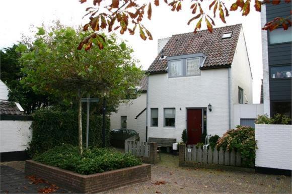 Zandvoort Apartment | Budget-Friendly Stay at Continentaiz Appartement - 8.2/10