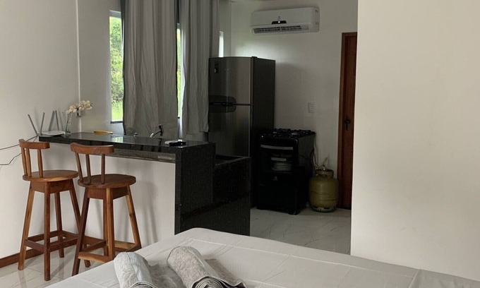 Igrapiuna Ski Chalet | Idyllic Contract Island Bay: Pet-Friendly Oceanfront Retreat