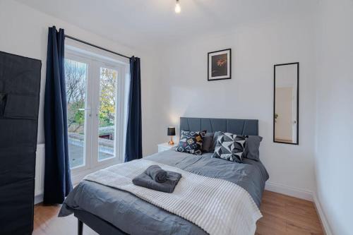 West Putney Apartment | Contractor Accommodation Weekly Offers Available Free Parking and Super Fast WIFI