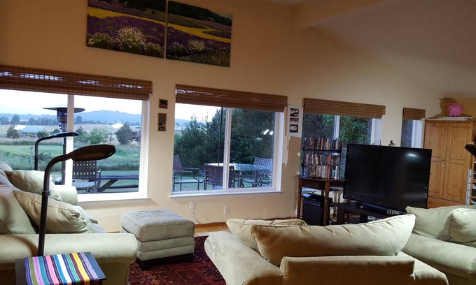 Friday Harbor House | Kid-Friendly Escape: Country Comforts & Town Convenience
