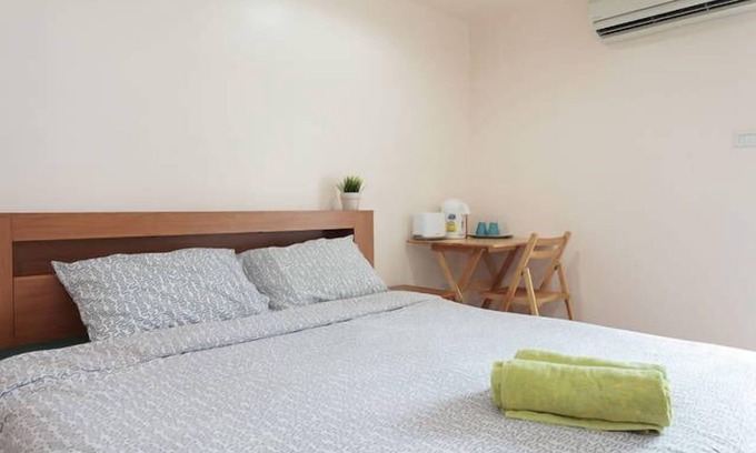 Bang Na Apartment | Cozy 32SQM Retreat with WiFi and Netflix near BTS