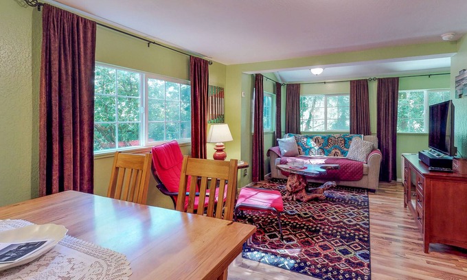 Port Orford Cottage | Convenient cottage with huge backyard, WiFi, & W/D - walk to beach
