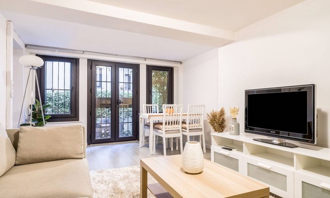 Kabatas Apartment | Convenient Flat with Garden Near Galataport - Family-Friendly