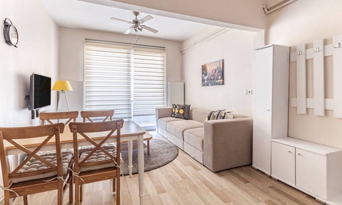 Moda Apartment | Convenient Flat with Balcony Near Bull Statue