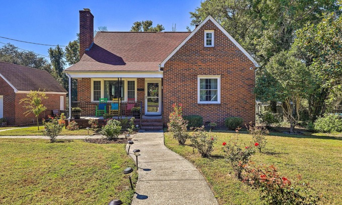 Jacksonville House | Ideal Jacksonville Retreat with Yard & Family-Friendly Amenities