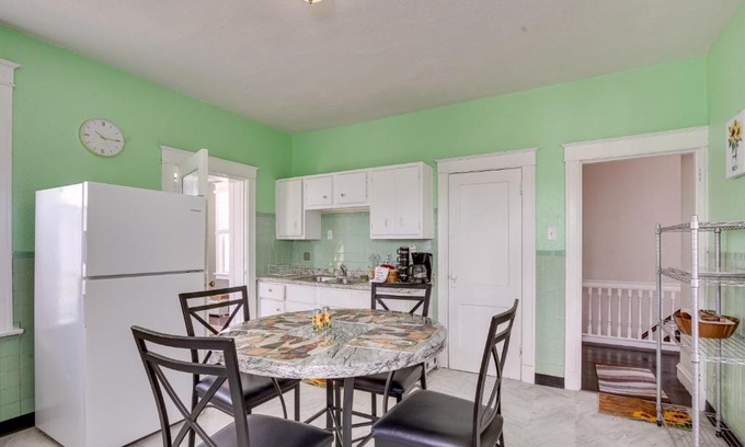 Jennings Apartment | Cozy Jennings Apartment, Just 12 Miles from St. Louis!