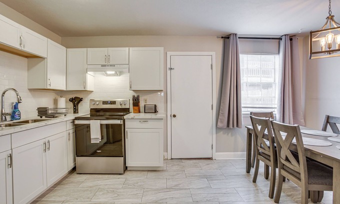 Kenner - Louis Armstrong International Airport House | Convenient Kenner Retreat with Patio - Close to Airport!