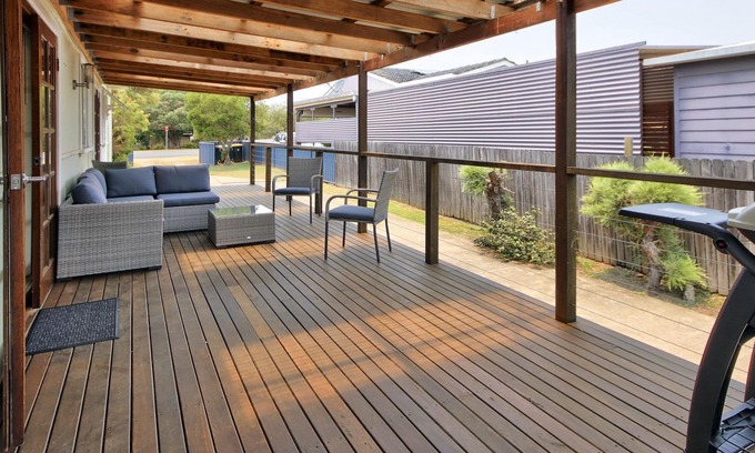 South West Rocks House | Pet-Friendly Retreat with Kitchen & Outdoor Access