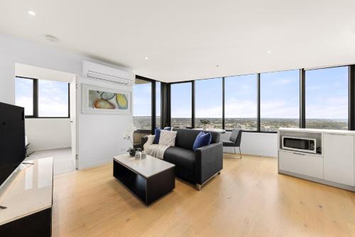 St Kilda Apartment | Prime Location 1-Bedroom Apartment in St Kilda, Rated 9.7