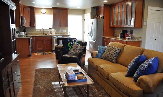 Milton Apartment | Convenient Location with Spa & Breakfast – Guest Rated 10/10