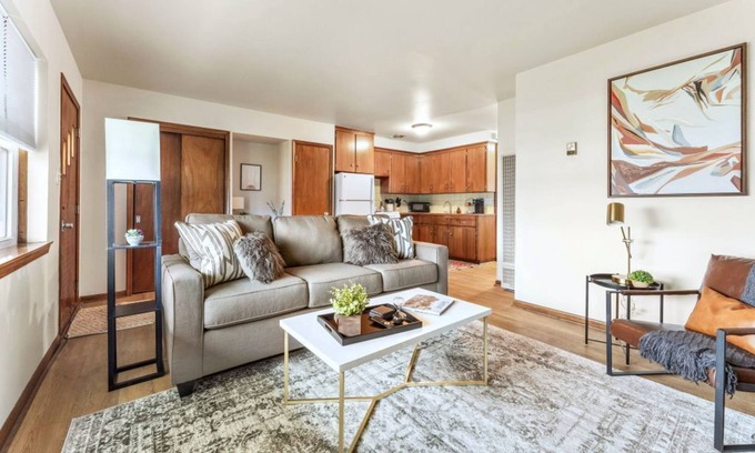 Wyandotte Apartment | Convenient Private Entrance 1 Bedroom in Riverview