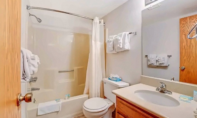 Rendezvous Condo | Prime Location with Easy Access to Ski Slopes and Pool