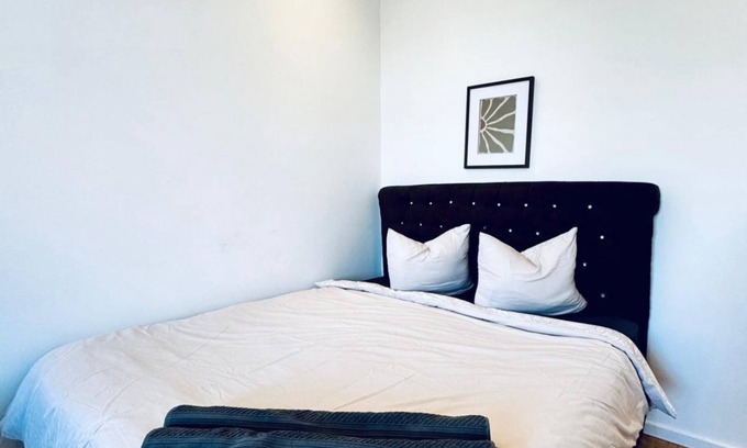 Liesing Apartment | Convenient Room in Shared Apt | Walk to Kaufpark