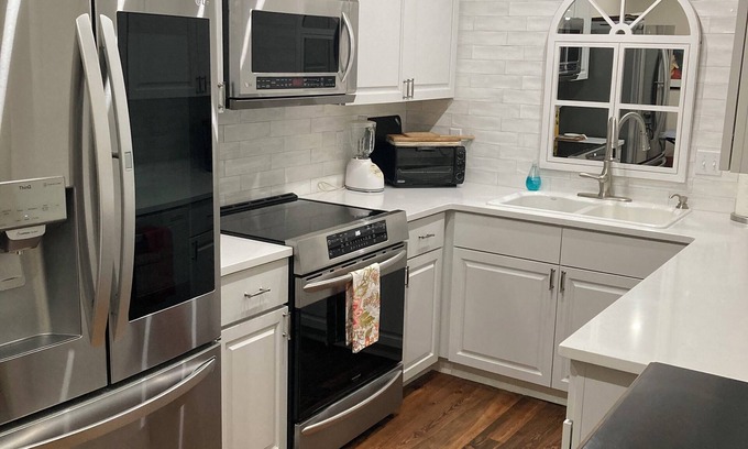 Radcliffeborough Condo | Perfectly Located Condo with Ocean View in Historic Charleston