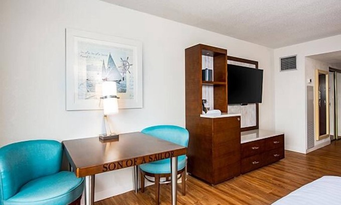 Osage Beach Hotel | Convenient Retreat in Missouri: Pool & Free Parking