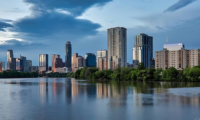 Downtown Austin Resort | Convenient Stay in Prime Location with Pool & Pet-Friendly