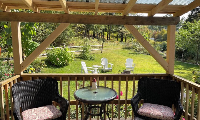 White River Junction Apartment | Ideal Stay: Pet-Friendly with Ocean Views & Spa Access