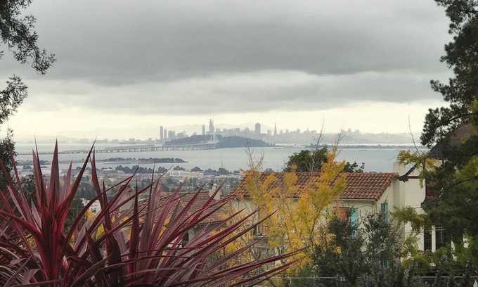 Berkeley Hills Apartment | Comfortable Stay Near UC & Haas with Family-Friendly Amenities