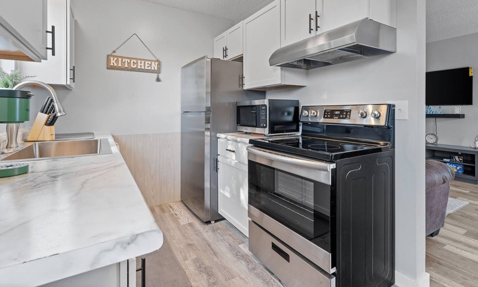St. Louis Park Apartment | Pet-Friendly West End Apartment for Memorable Stays
