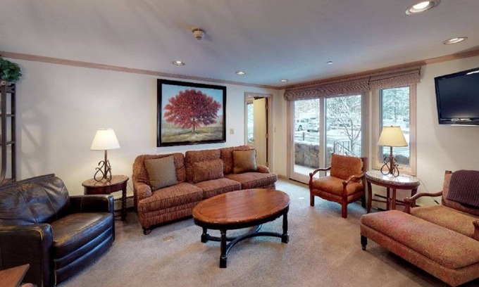 Vail Condo | Ideally Situated 3BR Condo @ Manor Vail Lodge - Rated 10/10