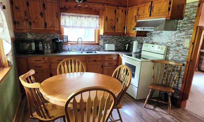 Rockwood House | Conveniently located between 7-Springs and Hidden Valley