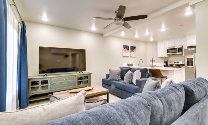 Fontana Apartment | Stylish Fontana Apartment with Spa and Breakfast Included