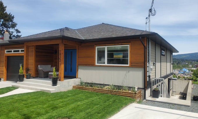 Duncan Apartment | Central Guest Suite with Pool & Spa in Cowichan Valley