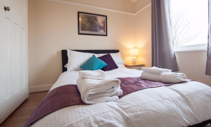 Hinckley House | Convenient House with Pool and Off-Road Parking