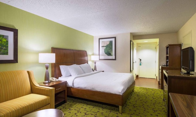 Hopelawn Hotel | Ideal Location Near Rutgers University with Pool Access