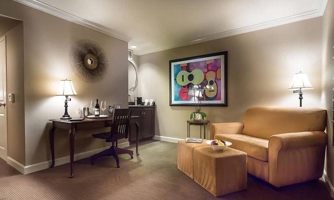 Cupertino Hotel | Convenient Location Near Transportation & Great Amenities