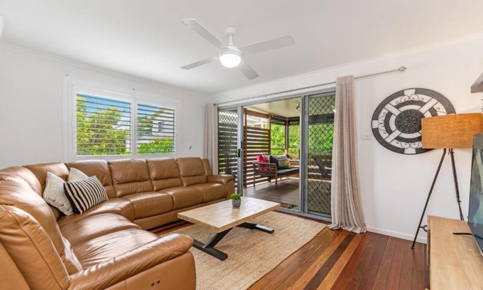 Yamba House | Discover Convent Cottage: Pet-Friendly Retreat in Town