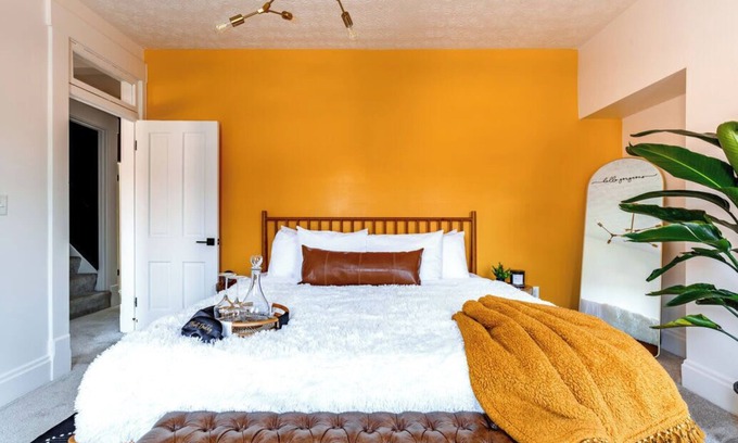 Victorian Village House | Convention - King Bed - Short North - Free Parking