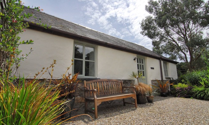 Saint Erth Praze House | Pet-Friendly Converted Barn Near Coast with Spa and Ocean View