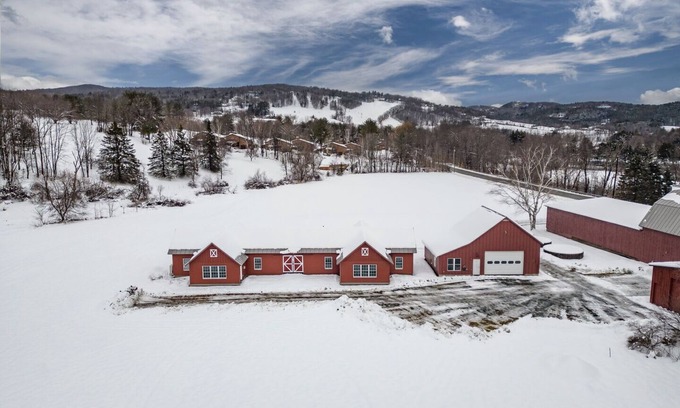Quechee House | Pet-Friendly Retreat at The Carriage House on Main